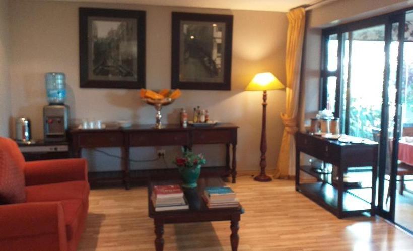 Пансион Fatmols Guest Lodge