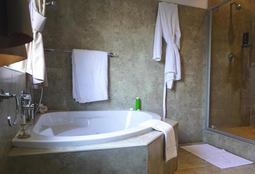 Пансион Fatmols Guest Lodge