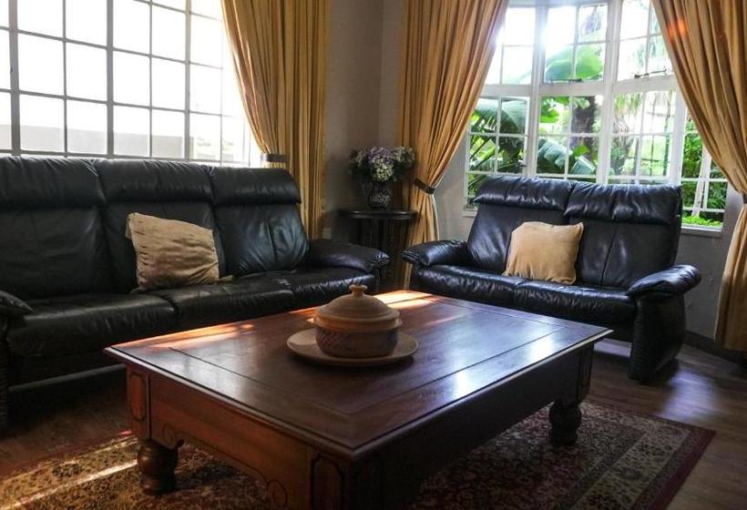 Пансион Fatmols Guest Lodge