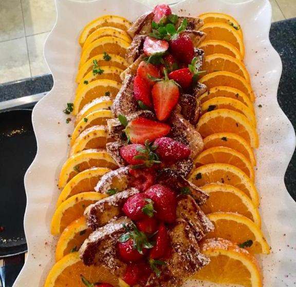 Пансион Fatmols Guest Lodge