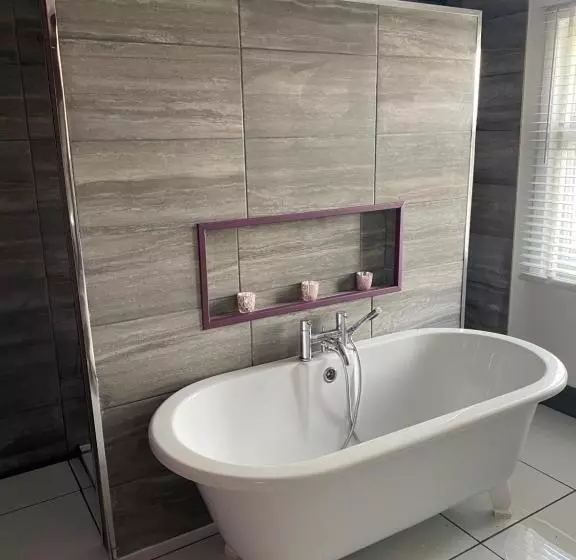 تختخواب و صبحانه One Ninety Boutique Accommodation