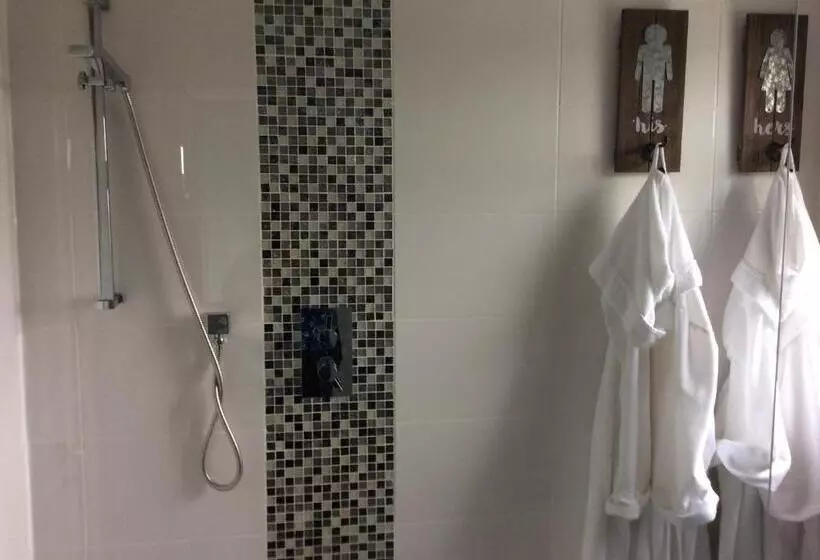 تختخواب و صبحانه One Ninety Boutique Accommodation