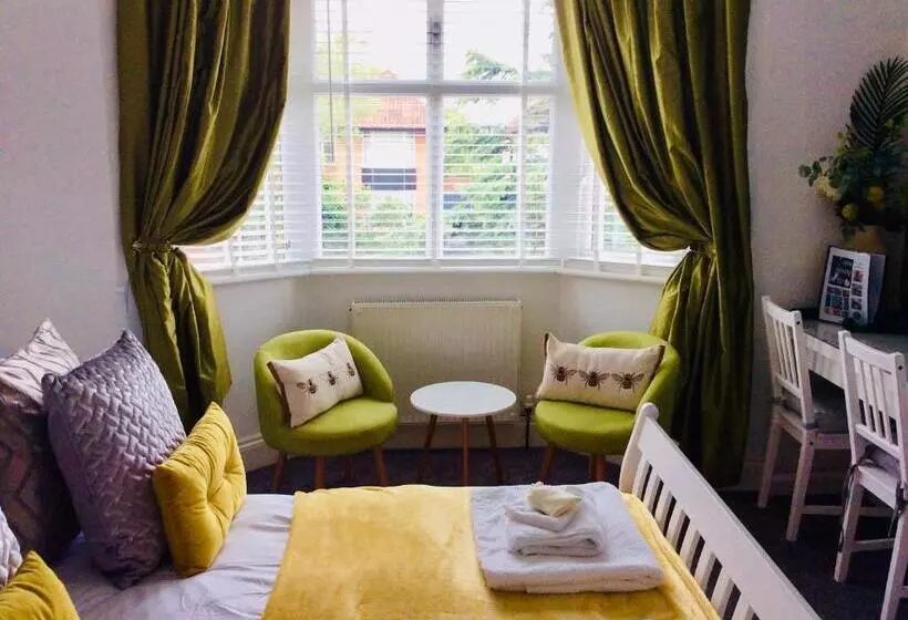 تختخواب و صبحانه One Ninety Boutique Accommodation