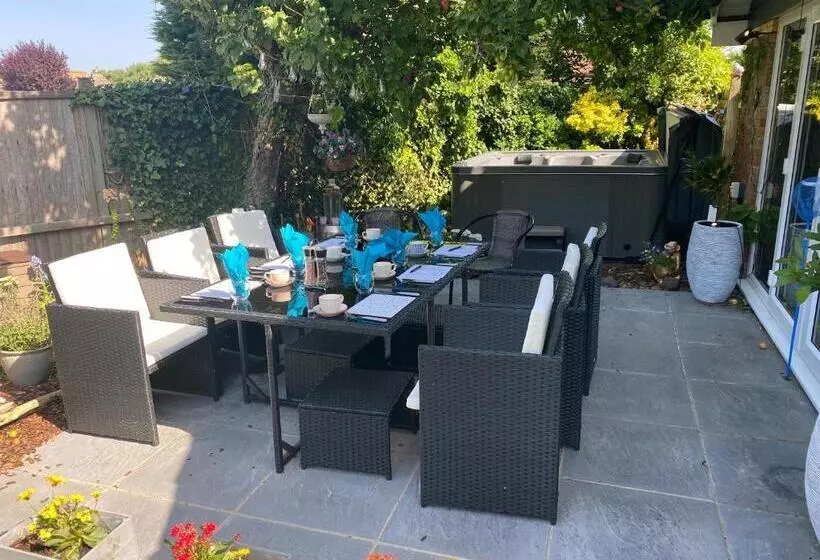 تختخواب و صبحانه One Ninety Boutique Accommodation