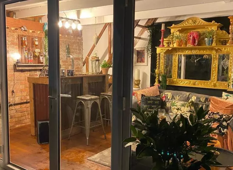 تختخواب و صبحانه One Ninety Boutique Accommodation