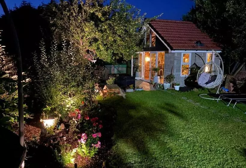 تختخواب و صبحانه One Ninety Boutique Accommodation