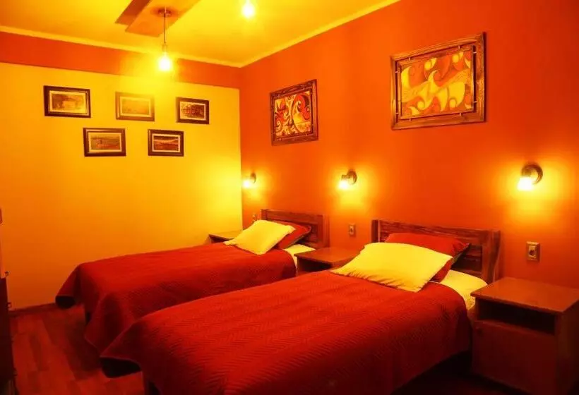 هتل Hostal Cagnapa Restobar