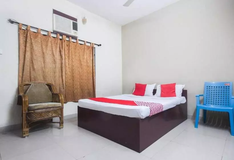 Hotelli Oyo 71275 Lingam S Lodge