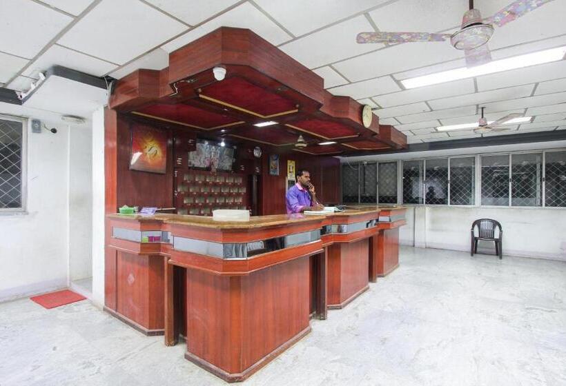 Hotell Oyo 71275 Lingam S Lodge