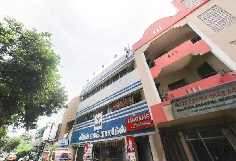 Hotelli Oyo 71275 Lingam S Lodge