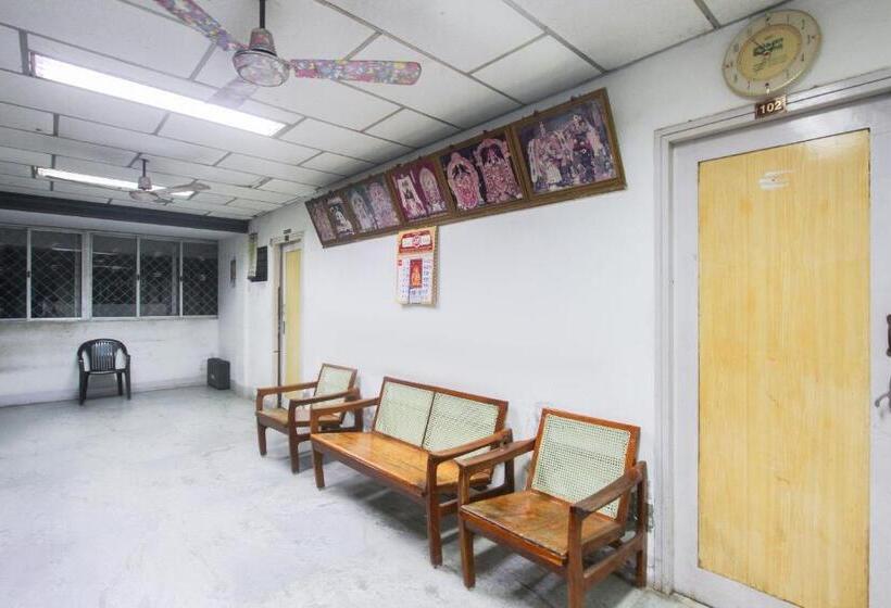 Hotell Oyo 71275 Lingam S Lodge