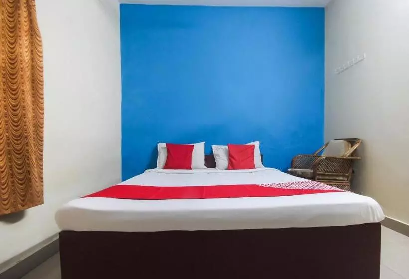 Hotelli Oyo 71275 Lingam S Lodge