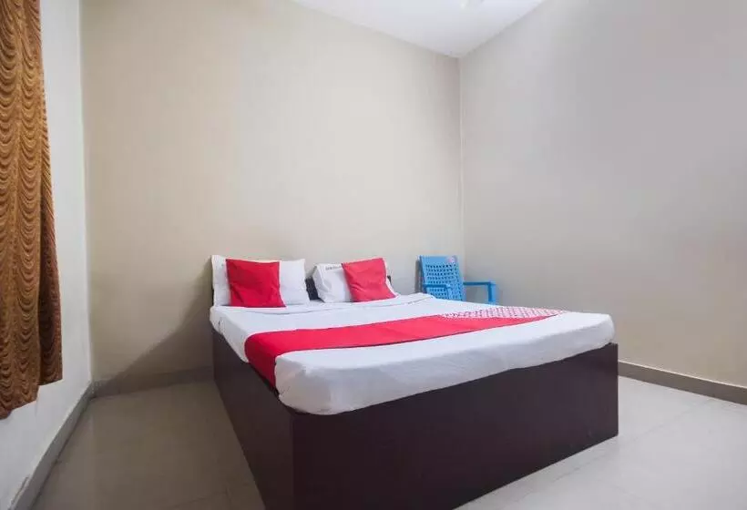Hotelli Oyo 71275 Lingam S Lodge