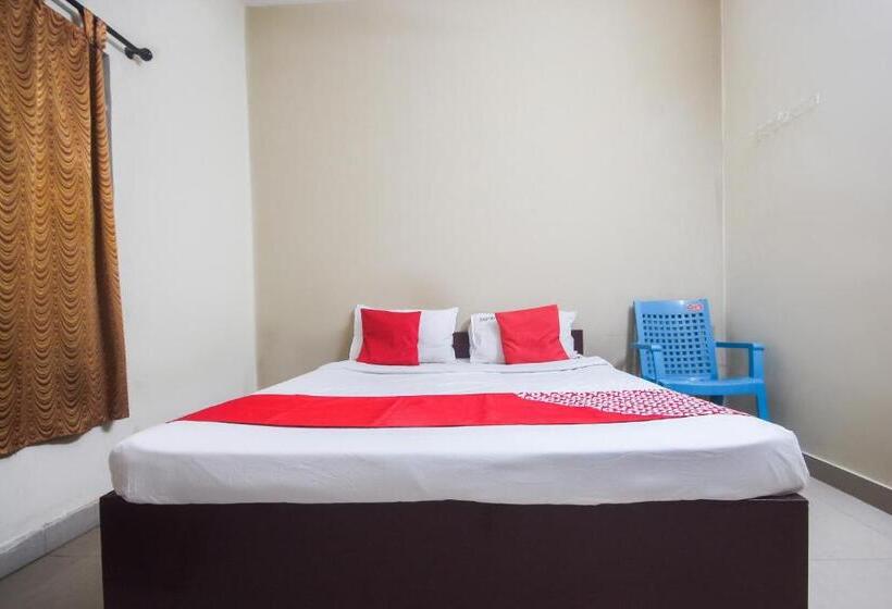 Hotell Oyo 71275 Lingam S Lodge