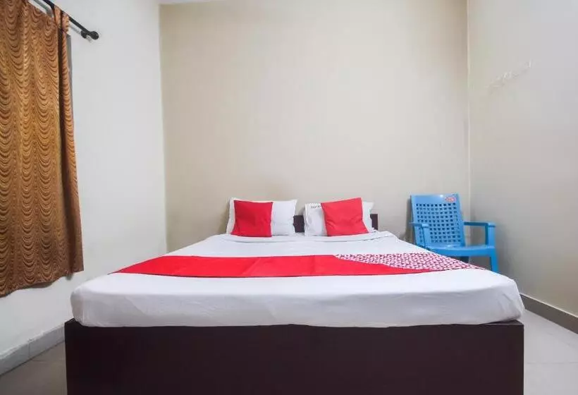 Hotelli Oyo 71275 Lingam S Lodge