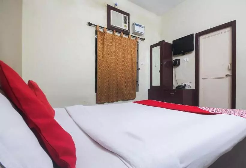 Hotelli Oyo 71275 Lingam S Lodge