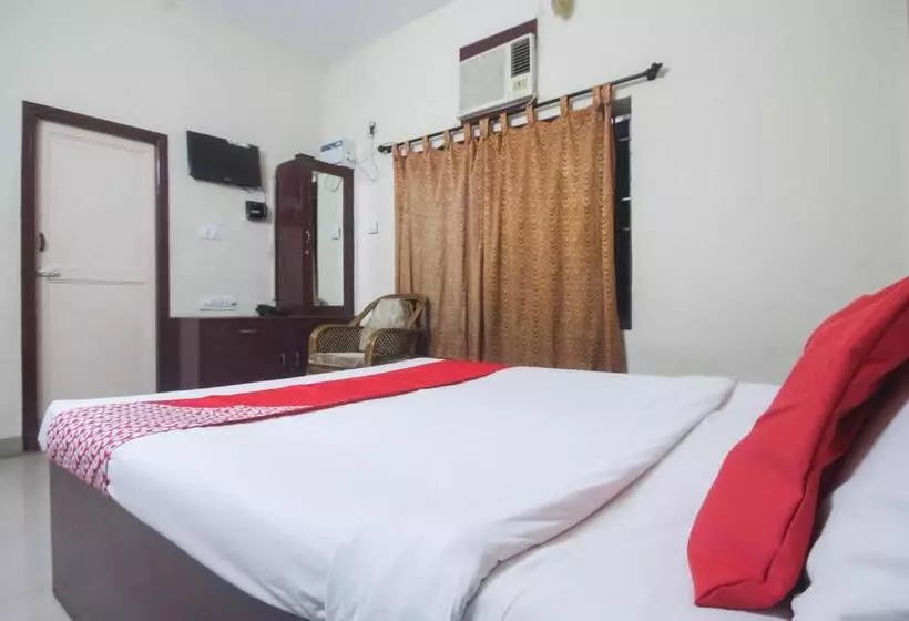 Hotelli Oyo 71275 Lingam S Lodge