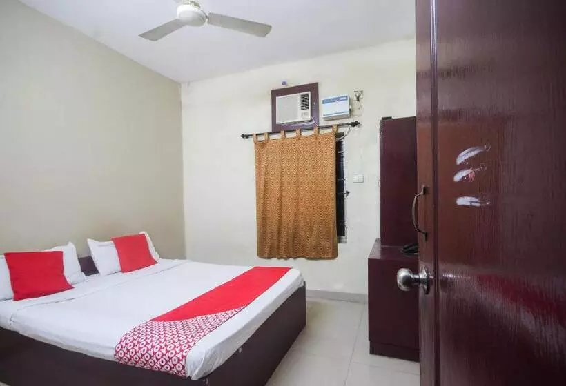 Hotelli Oyo 71275 Lingam S Lodge