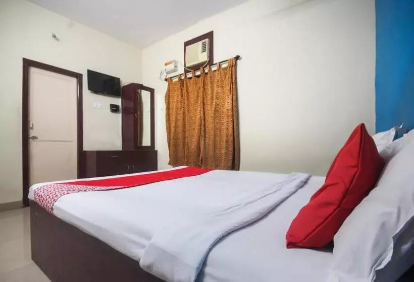 Hotelli Oyo 71275 Lingam S Lodge