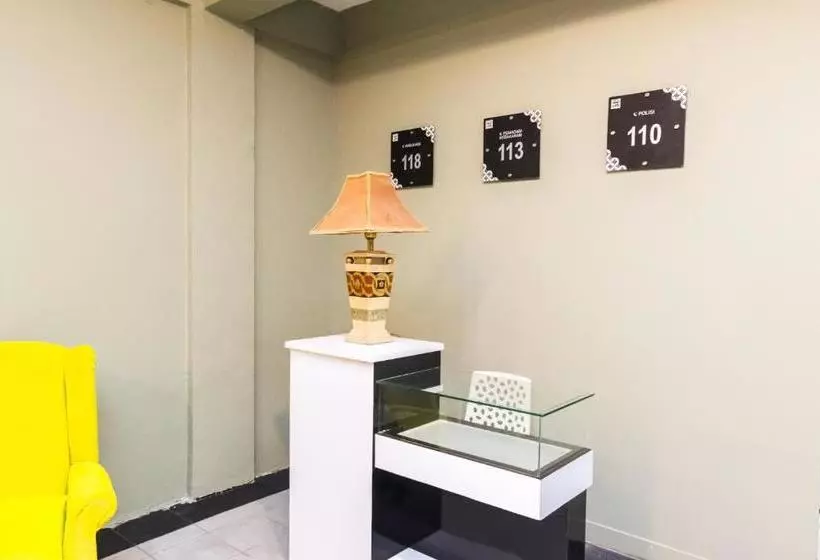 Hotelli Oyo Life 2096 Ginka