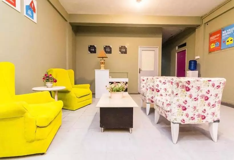 Hotelli Oyo Life 2096 Ginka