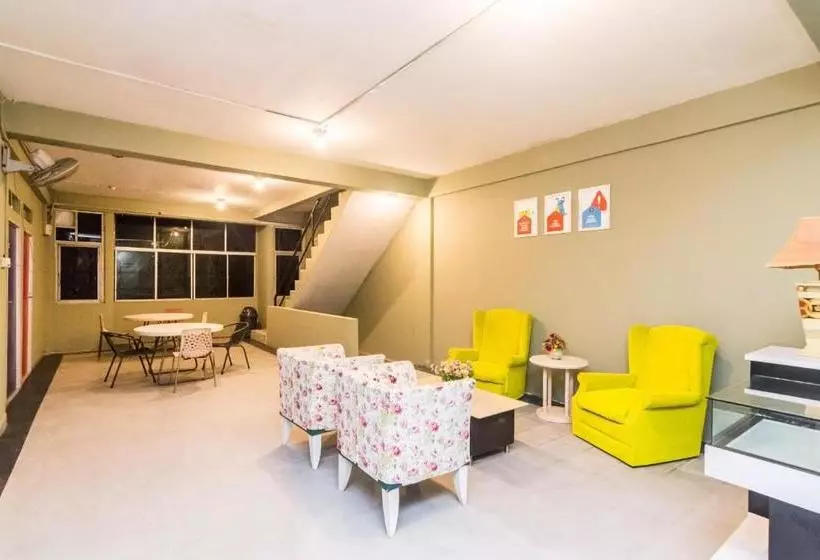 Hotelli Oyo Life 2096 Ginka