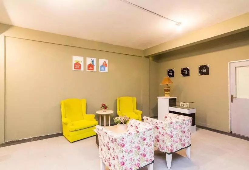 Hotelli Oyo Life 2096 Ginka