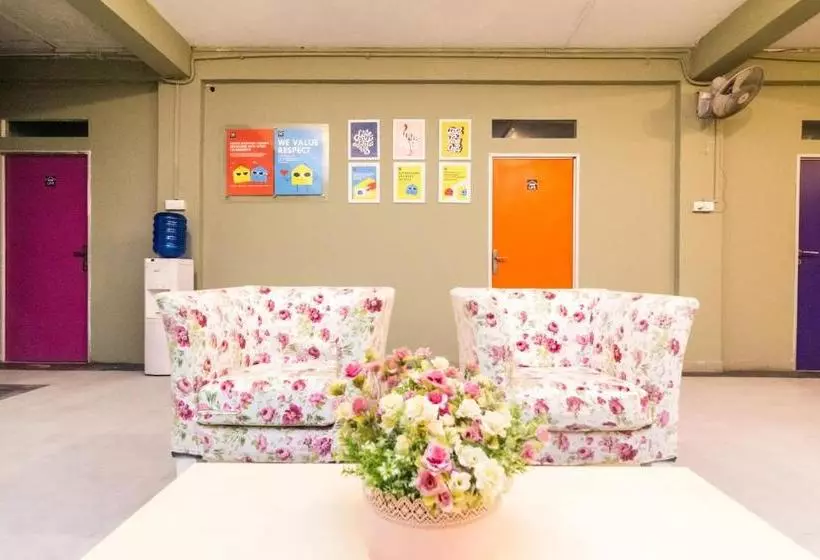 Hotelli Oyo Life 2096 Ginka