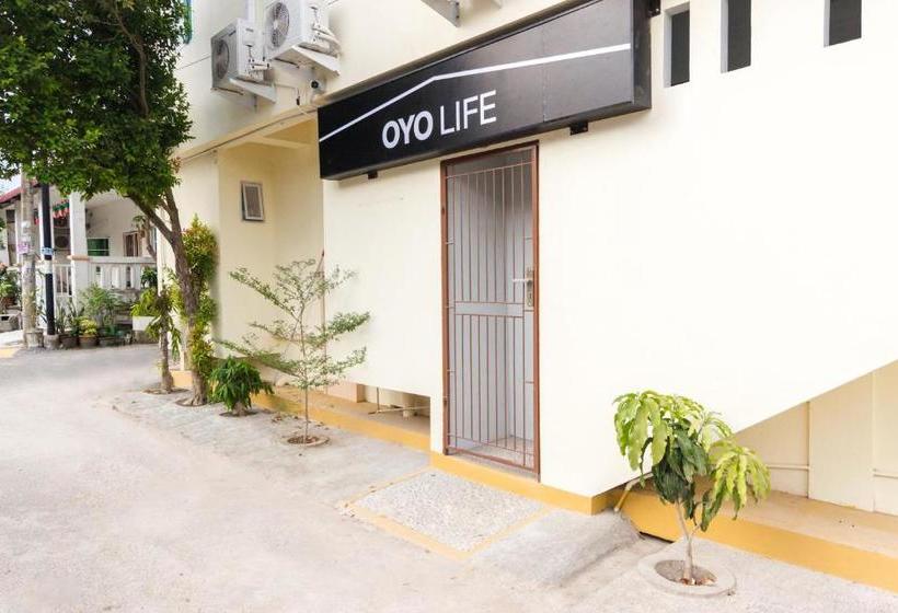 בית מלון כפרי Oyo Life 2485 Darisa Marshall Kost Syariah