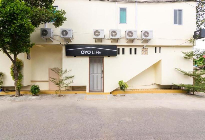 בית מלון כפרי Oyo Life 2485 Darisa Marshall Kost Syariah