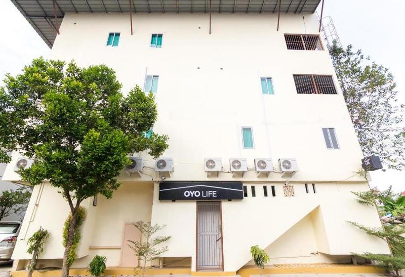 בית מלון כפרי Oyo Life 2485 Darisa Marshall Kost Syariah