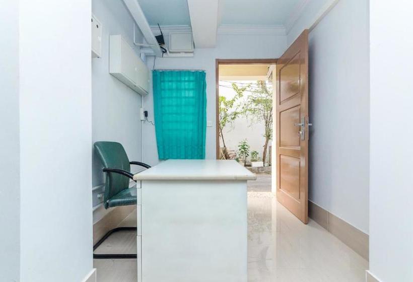 בית מלון כפרי Oyo Life 2485 Darisa Marshall Kost Syariah