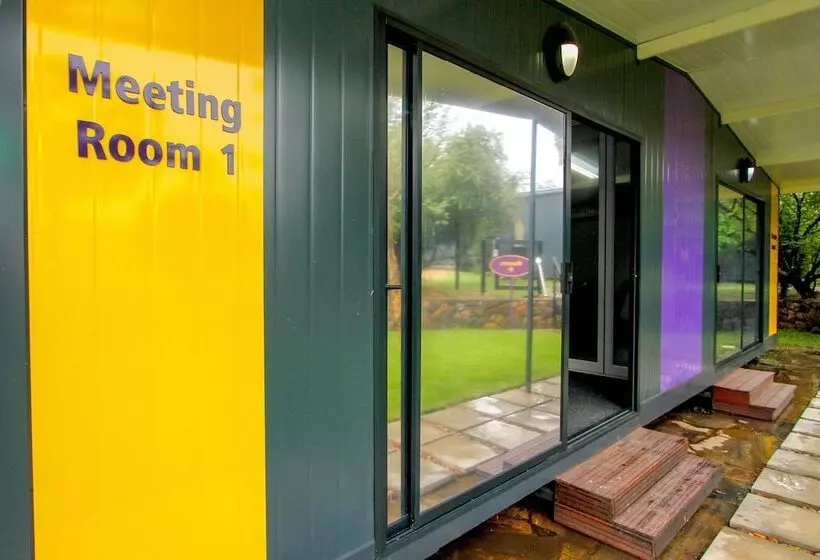 ホテル Sleepover Lanseria