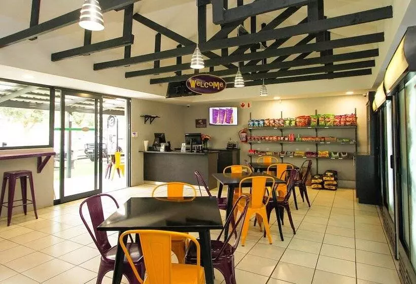 ホテル Sleepover Lanseria