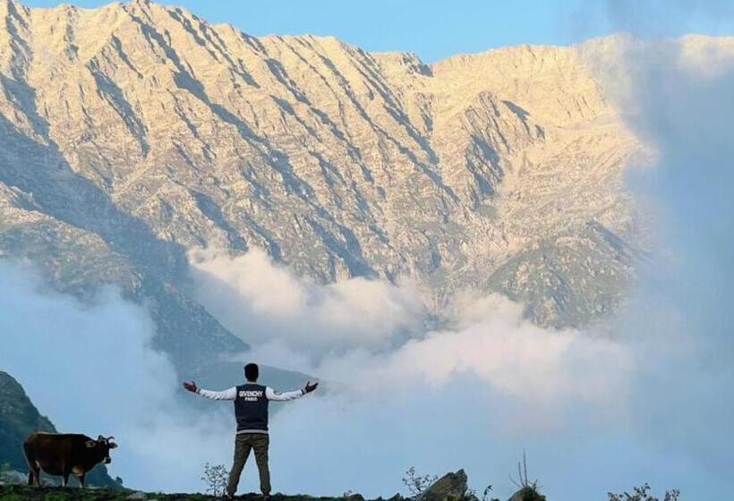 فندق Triund Trek And Camping