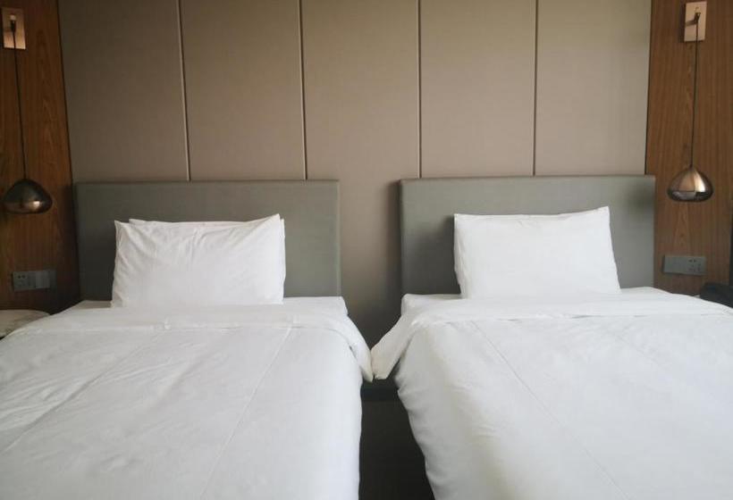 Hotel Yitel Collection (penglai City Hall Penglai Pavilion Scenic Area )