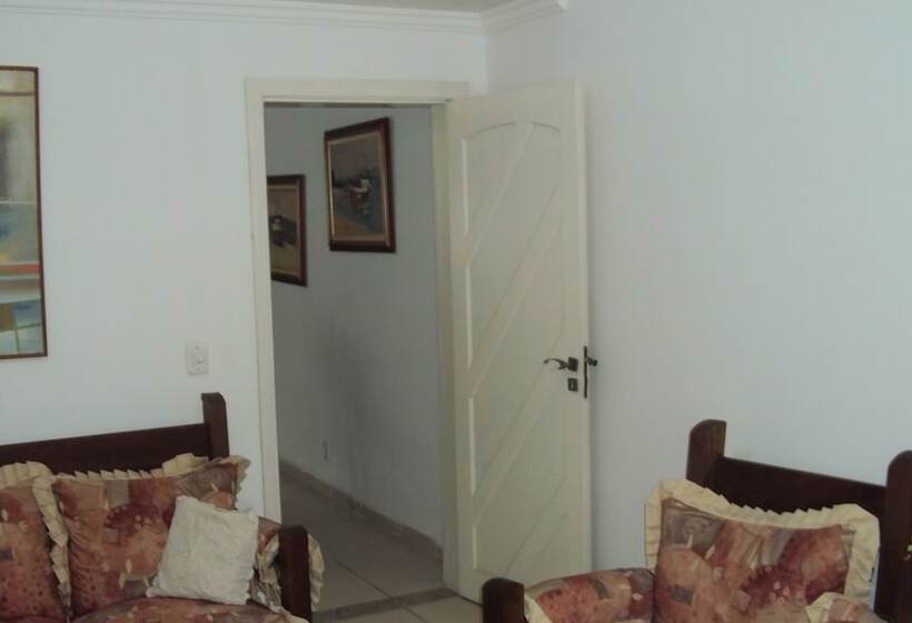 פנסיון Beach House P.g Hostel