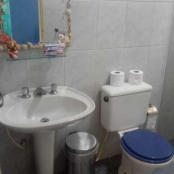 פנסיון Beach House P.g Hostel