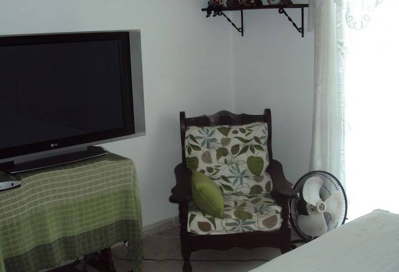 פנסיון Beach House P.g Hostel