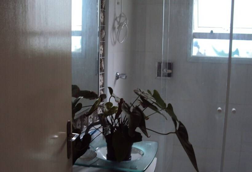 פנסיון Beach House P.g Hostel