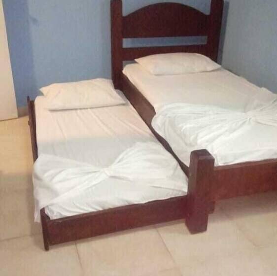 פנסיון Beach House P.g Hostel