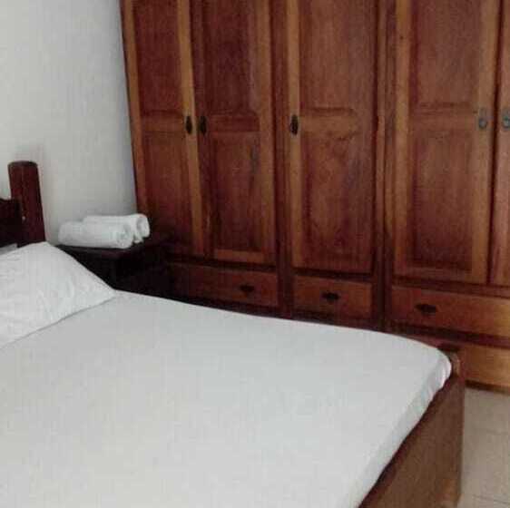 פנסיון Beach House P.g Hostel