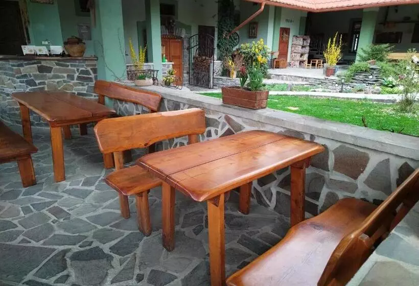 Majatalo Pivnica A Penzion Pri Studni