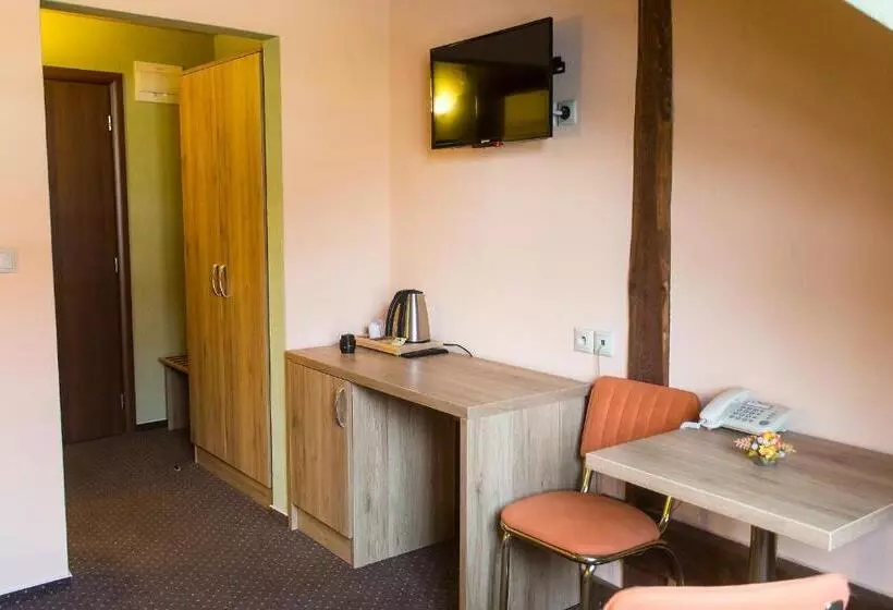 Majatalo Pivnica A Penzion Pri Studni