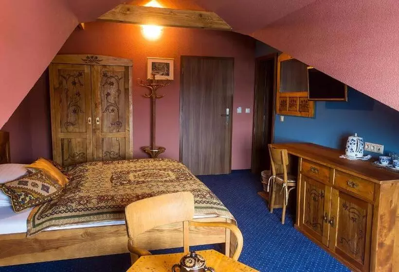 Majatalo Pivnica A Penzion Pri Studni