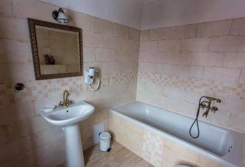 Majatalo Pivnica A Penzion Pri Studni