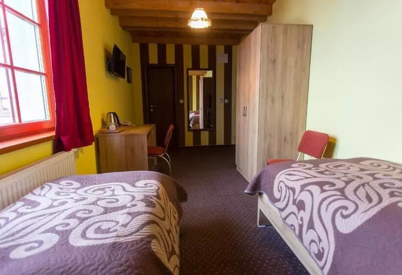 Majatalo Pivnica A Penzion Pri Studni