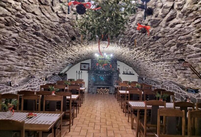 Пансион Pivnica A Penzion Pri Studni