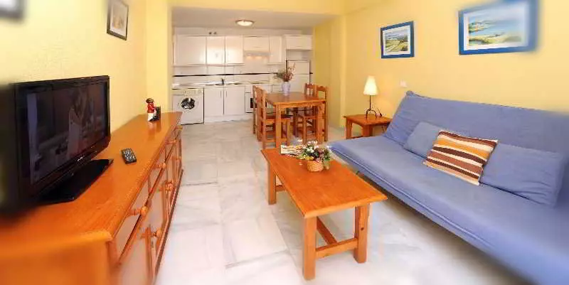 Apartamentos Leo Velamayor