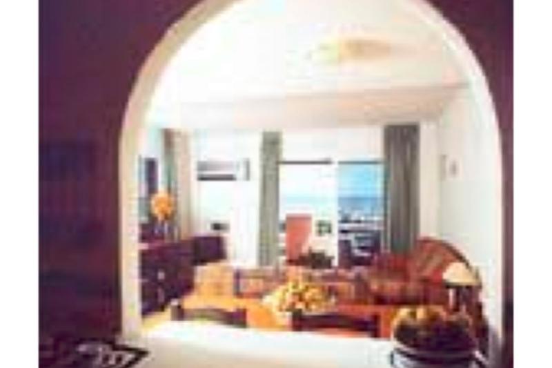 Apartamentos Playa Chica Beach Club